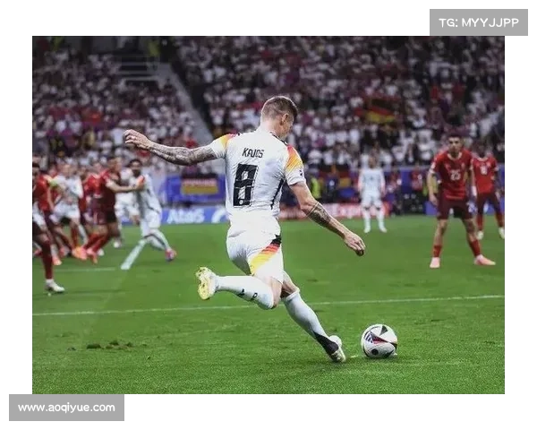 德国队1988年勇闯半决赛创辉煌 足坛历史上的经典时刻 德国队1988年勇闯半决赛创辉煌 足坛历史上的经典时刻